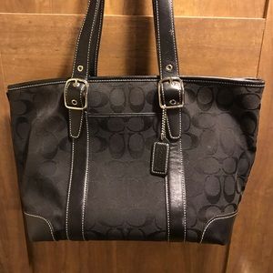Coach Bags - Coach shoulder bag excellent condition Coach Bags - Coach shoulder bag excellent condition